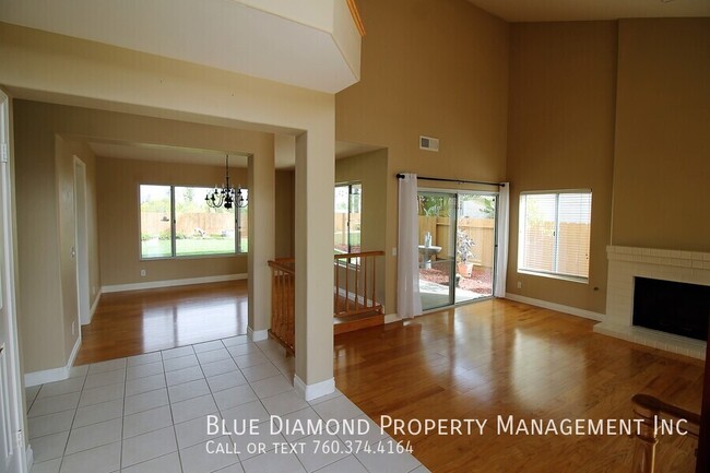 Building Photo - Spacious 3 BR, 2.5 BA with a 3 car garage!