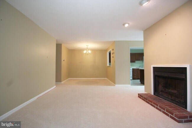 Building Photo - 10118 Oakton Terrace Rd