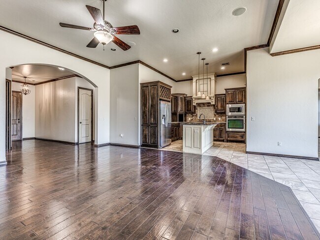 Building Photo - Luxury Rental Home in Edmond Schools + Com...