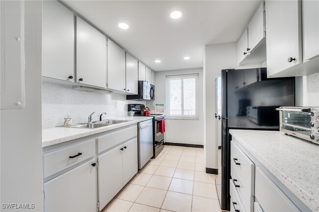 Building Photo - 7400 Estero Blvd