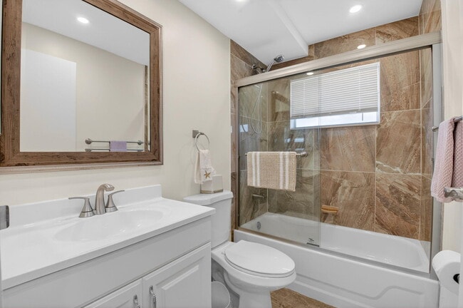 Building Photo - 205 Flanders Dr