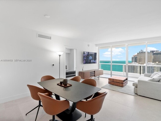 Building Photo - 495 Brickell Ave