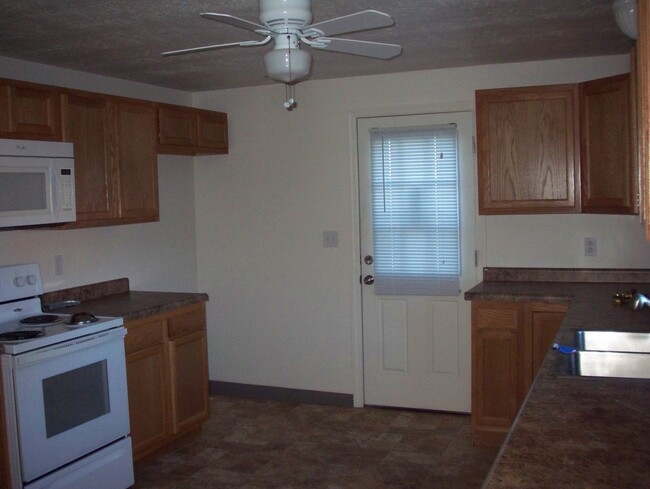 Building Photo - 2 BR, 1 1/2 Bath, 2-Story Home for Rent - ...