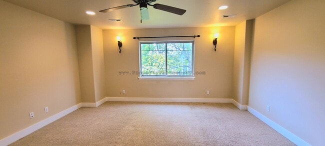 Building Photo - **$1,000 off first month rent!** Beautiful...