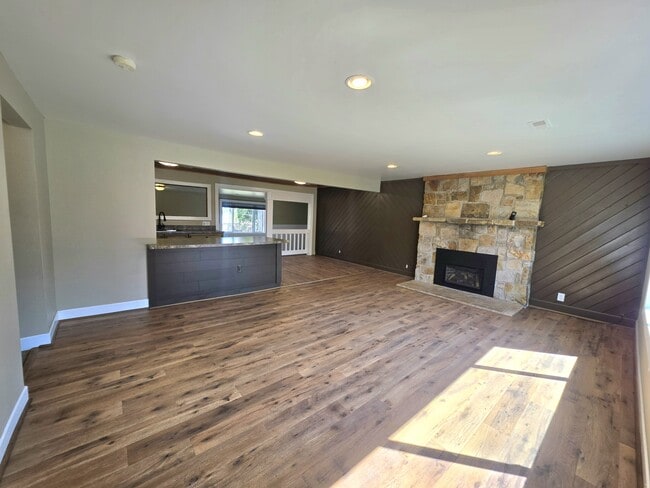 Building Photo - 4582 Maiden Ln