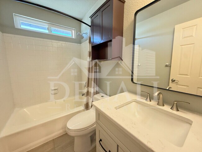 Building Photo - 811 E Chilton Dr