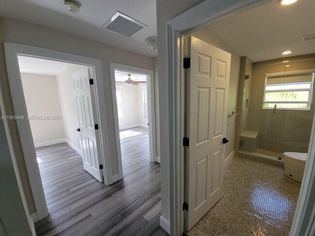 Building Photo - 5337 SW 183rd Ave