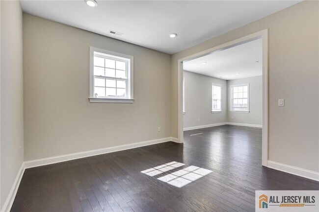 Building Photo - 1 Lafayette Wy