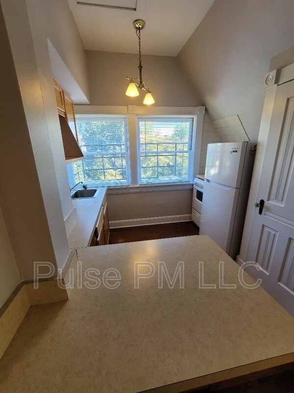 Building Photo - 634 Greenup St