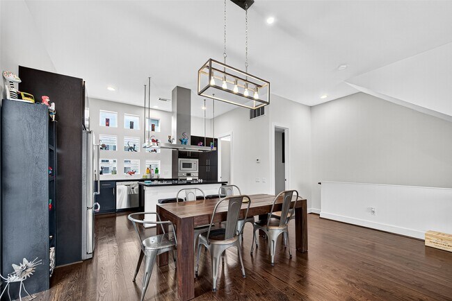 Building Photo - 1232 W 24th St