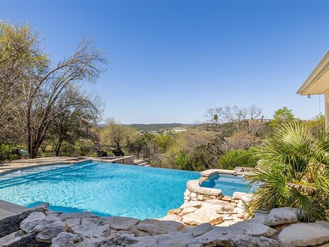 Building Photo - 9805 Big View Dr