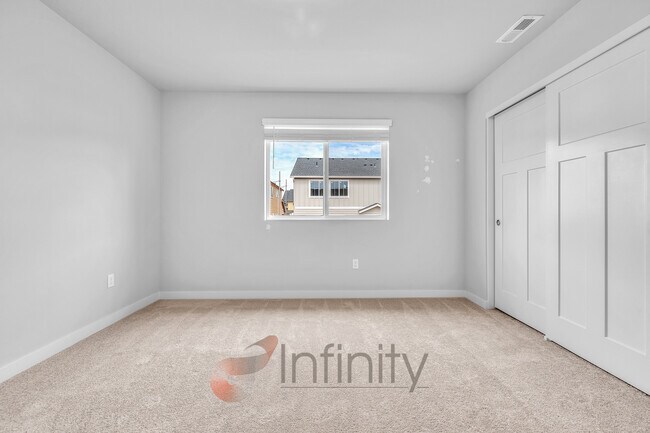 Building Photo - 8943 SW Vermillion Dr