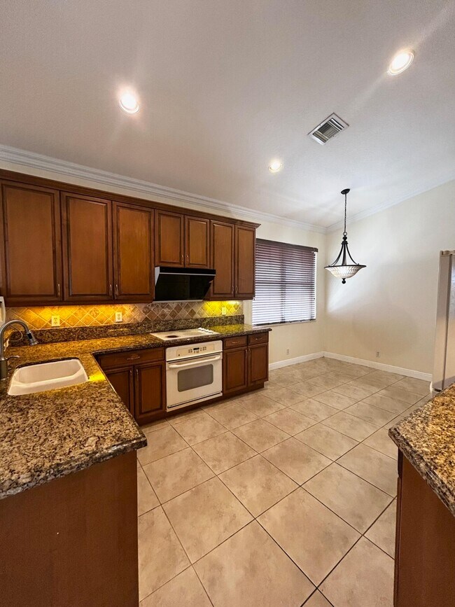 Building Photo - 7458 Via Luria