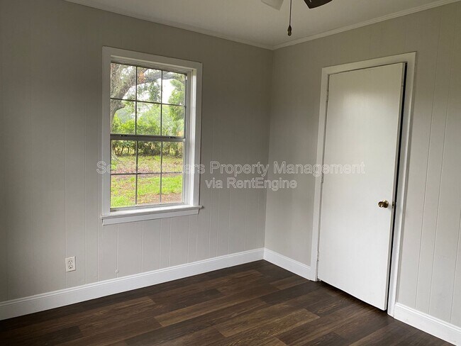Building Photo - 3213 N Guillemard St
