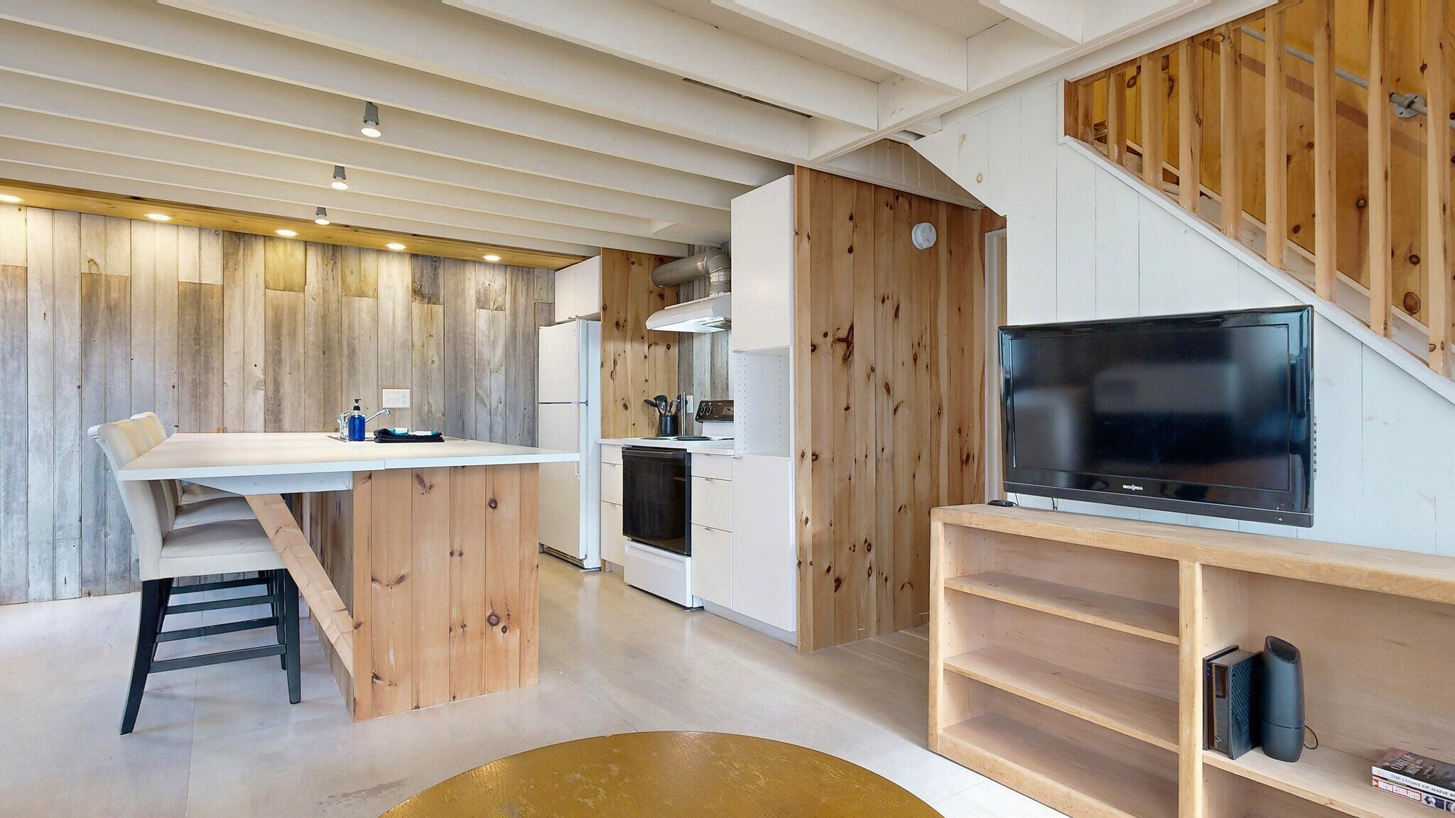 Building Photo - 42 Evergreen Ave