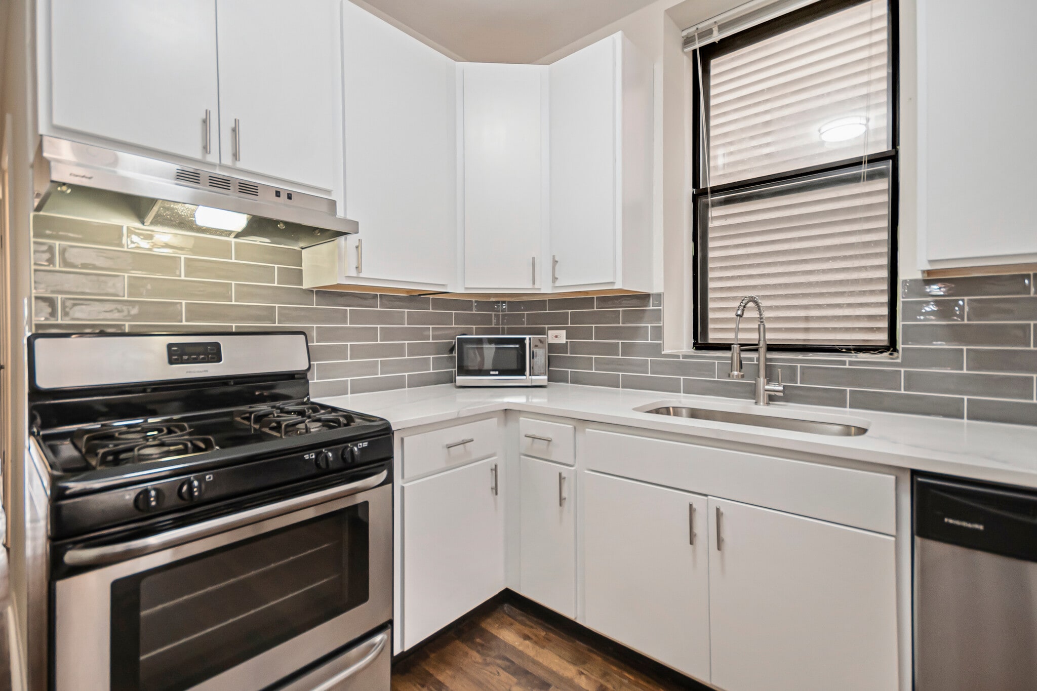 Building Photo - 1739 W Beach Ave