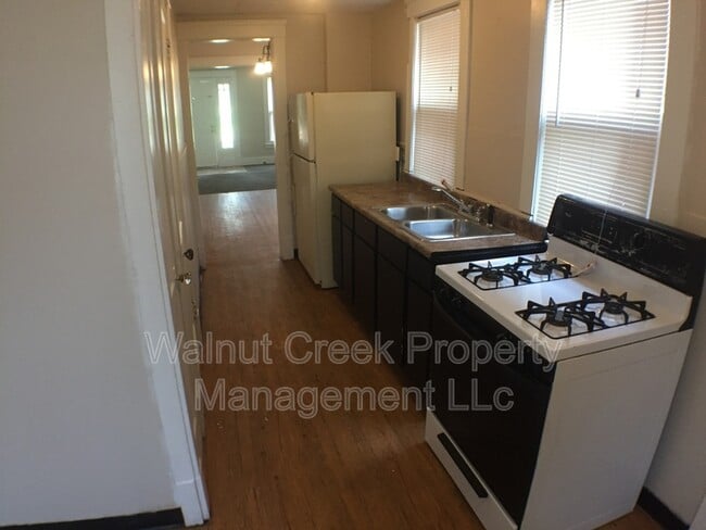 Building Photo - 2105 E 31st St