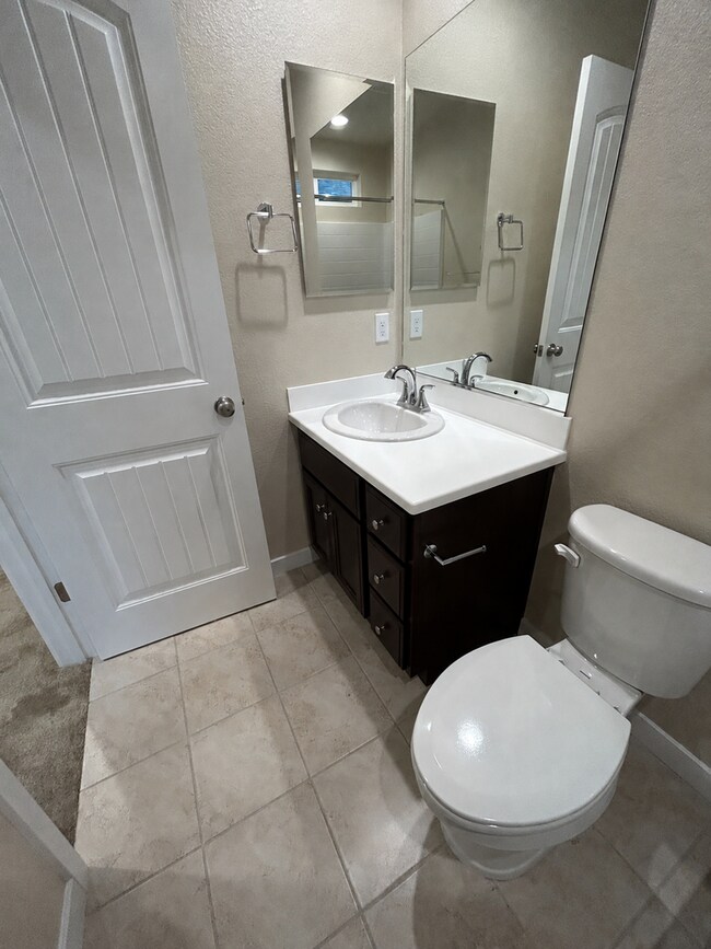 Building Photo - 479 Lemongrass St