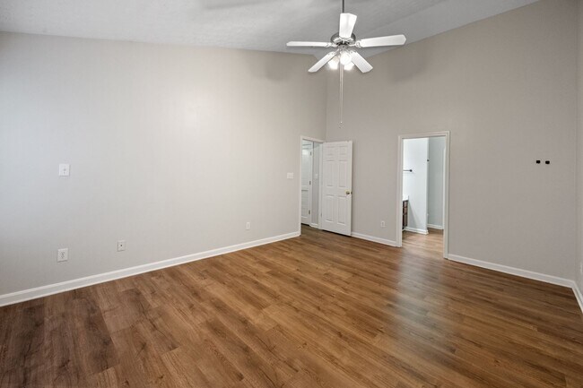 Building Photo - Beautifully Renovated Home in Worthington Place