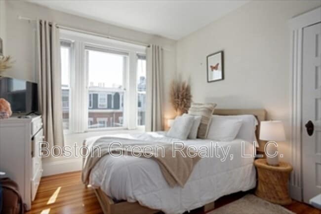 Building Photo - 181 M St