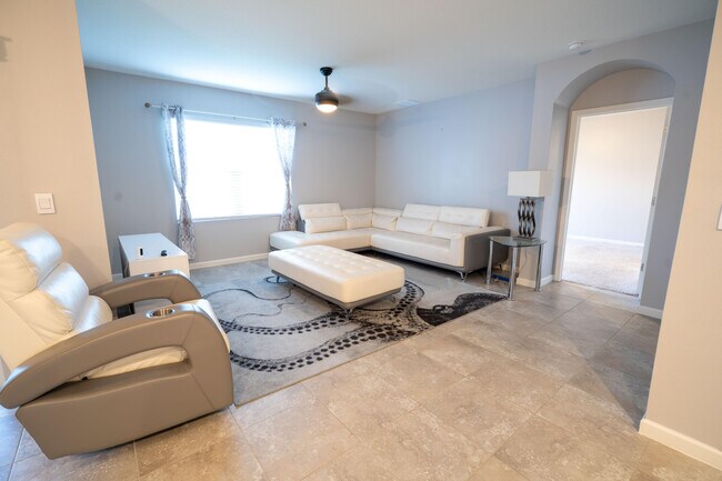 Building Photo - 1401 SE Portillo Rd