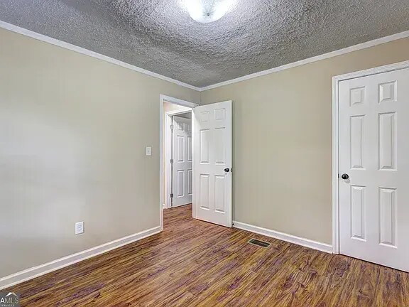 Building Photo - 5164 Phillips Dr