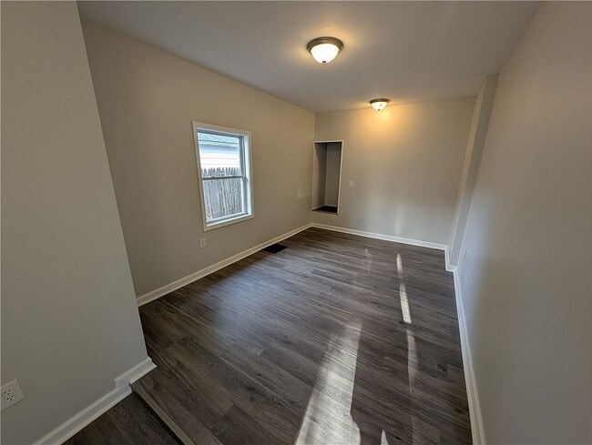 Building Photo - 82 Cragg Rd