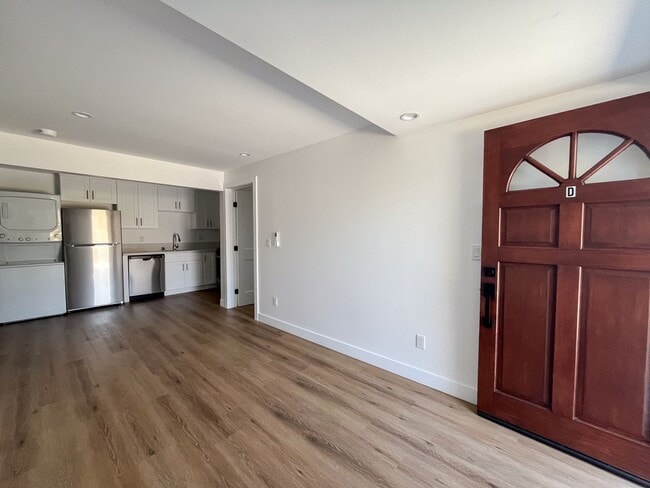 Interior Photo - 116 N Helberta Ave