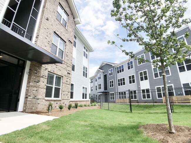 Building Photo - 1300 Mayson Turner Rd NW