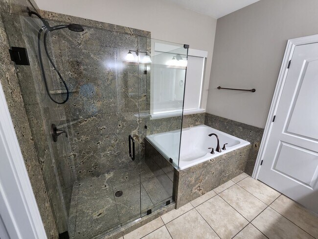 Building Photo - 11369 Hereford Ct