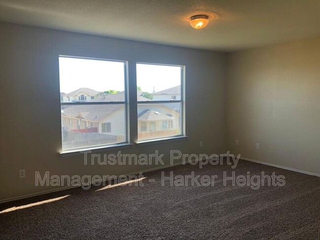 Building Photo - 4705 Golden Gate Dr