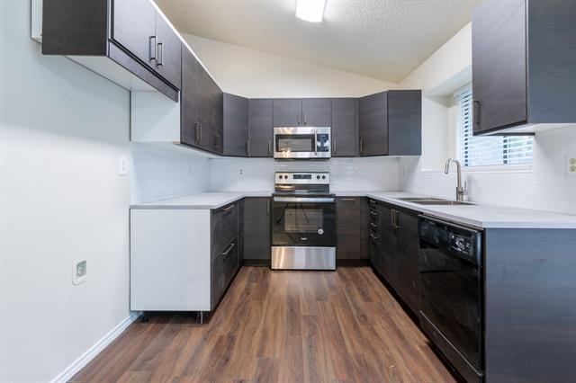 Building Photo - 2239 Turf Club Dr