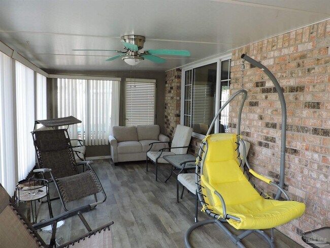 Building Photo - 12134 Longwood Dr