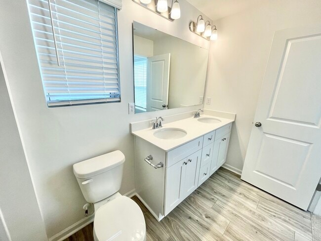 Building Photo - Paired Home minutes from I-85 off of Jack Alexander Blvd.