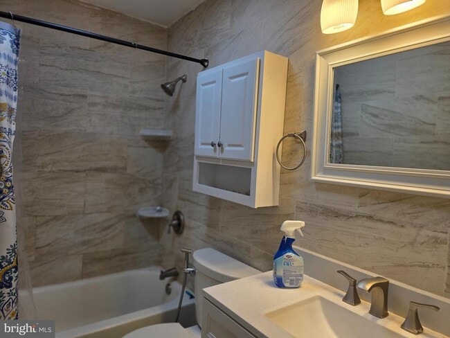 Building Photo - 22 Oyster Bay
