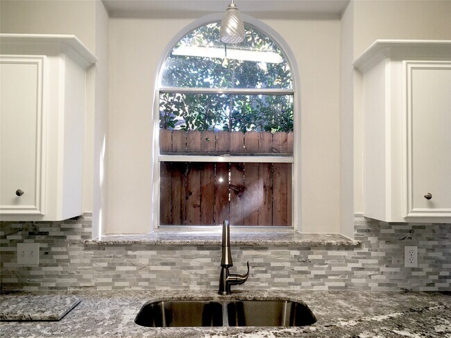 Building Photo - 5515 Strack Rd