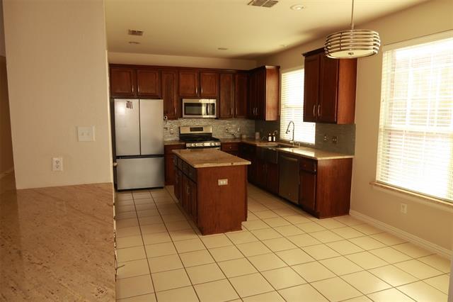 Building Photo - 6307 Lakewood Dr