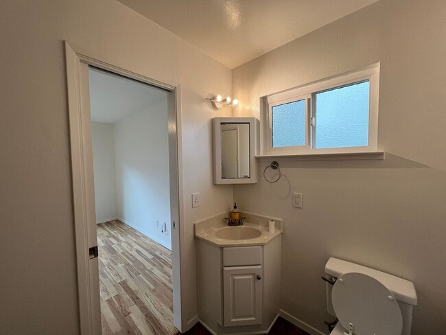 Building Photo - 371 Jamaica St