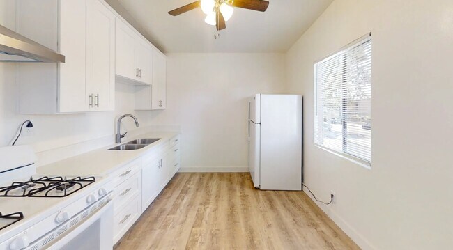 Building Photo - 3348 Santa Fe Ave