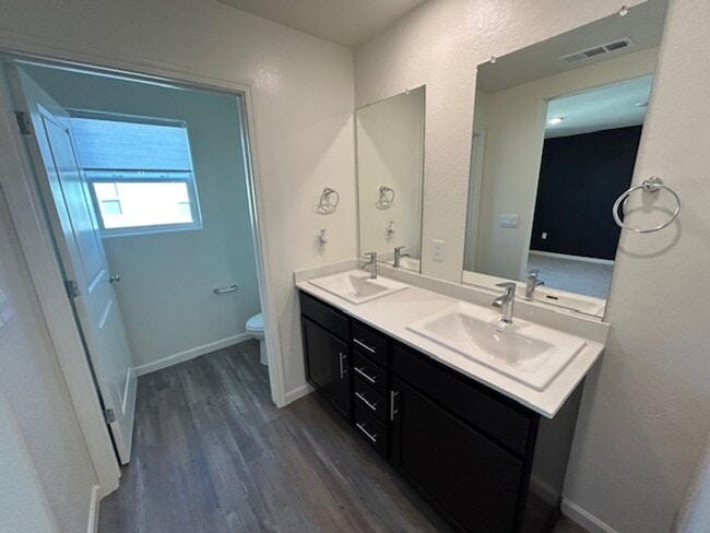 Building Photo - *** MOVE IN SPECIAL - $300.00 OFF FIRST MONTHS RENT***