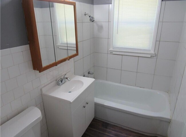 Building Photo - Cozy Vineyard Living – 3BR/2BA Home Near P...