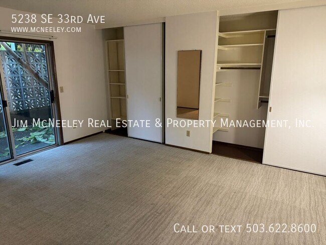 Building Photo - 5238 SE 33rd Ave