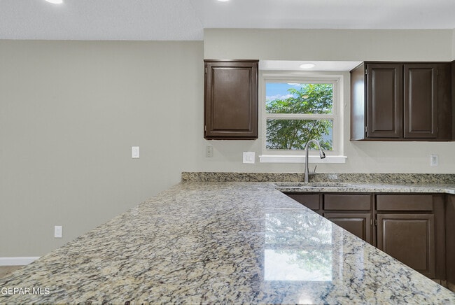 Building Photo - 4324 La Luz Ave