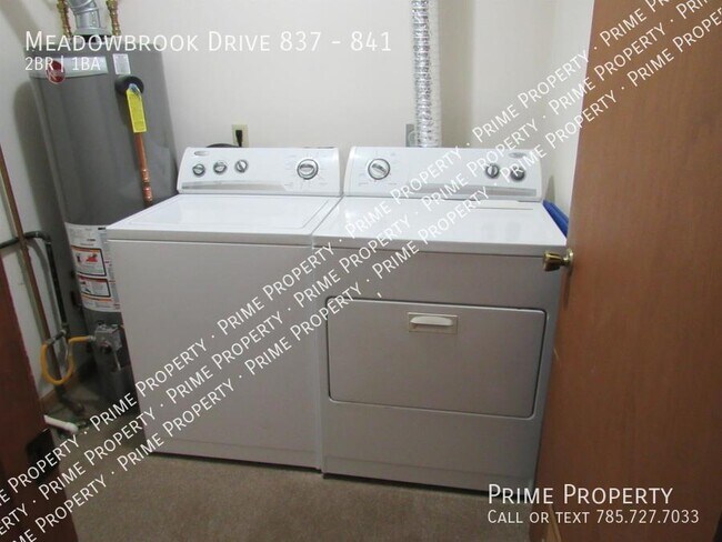 Building Photo - Meadowbrook Drive 837-841