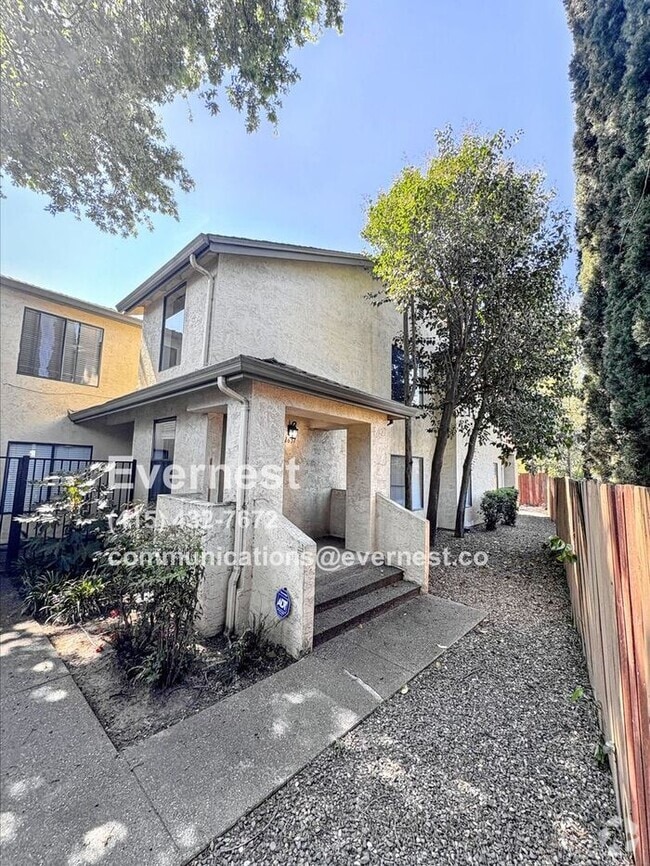 Building Photo - 1631 Porter Way