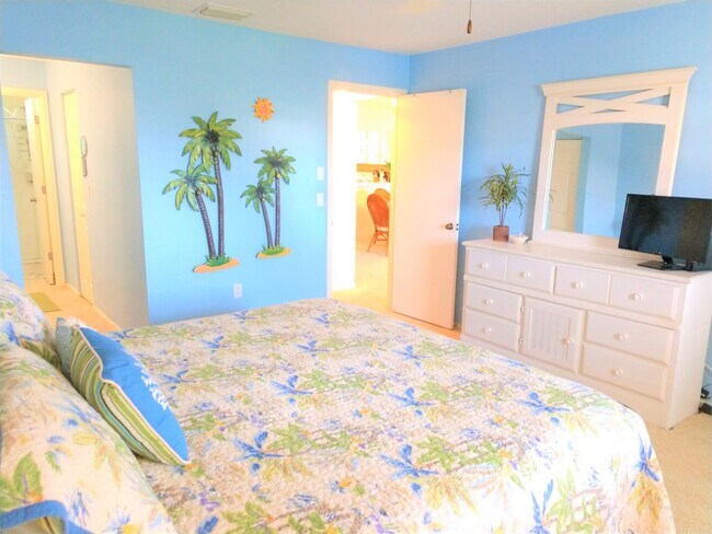 Building Photo - Seasonal Short-Term 2-Bedroom 2-Bathroom 2nd Floor Condo located at Mission Lakes!