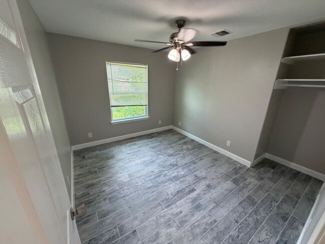 Building Photo - 3838 Manchester Dr