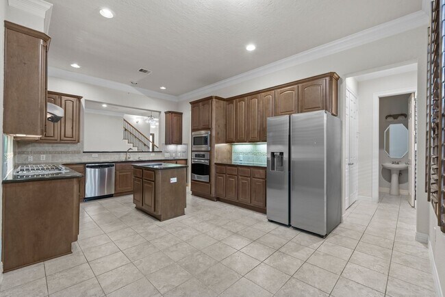 Building Photo - Stylish 3-Story Townhome with Covered Outd...