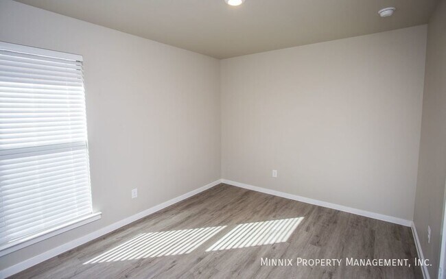 Building Photo - 2005 Kenwood Ave