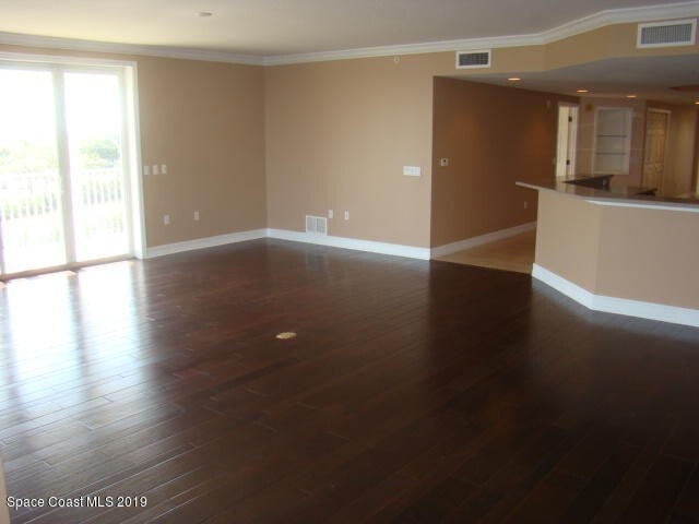 Building Photo - Water front condo